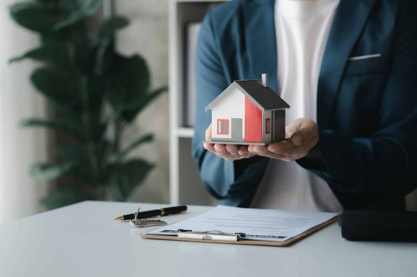 Comment évaluer les coûts d'entretien pour une propriété locative ?